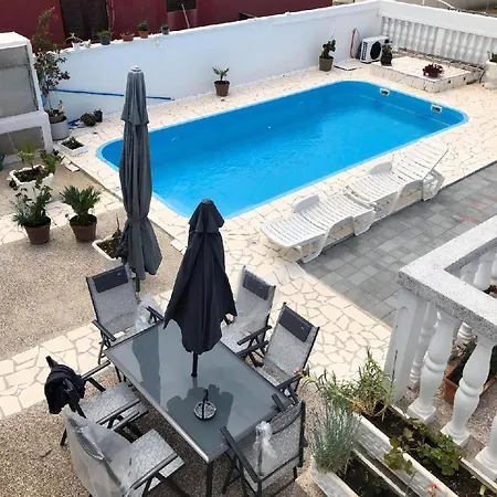 Apartment In Zukve Mit Terrasse, Neben Dem