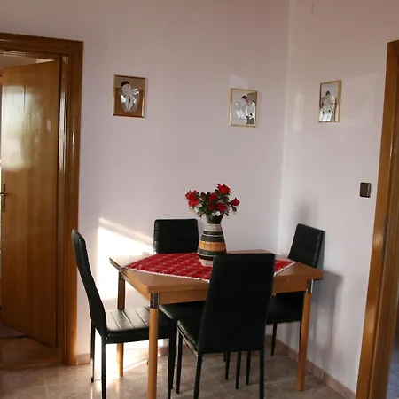 In Zukve Mit Terrasse, Neben Dem Apartment *