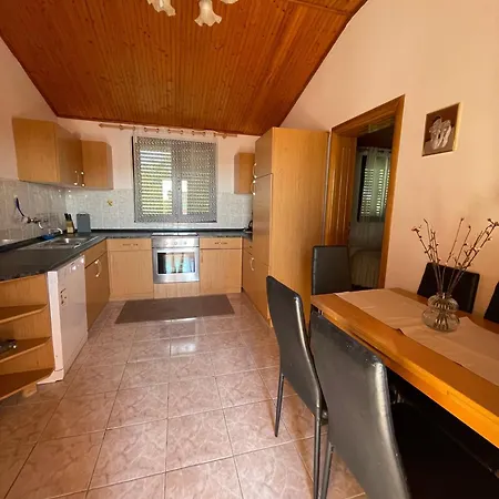 Grosses Apartment Vrsi
