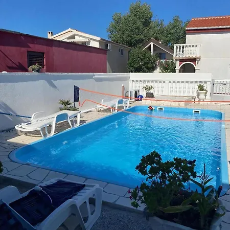 In Zukve Mit Terrasse, Neben Dem 브르시